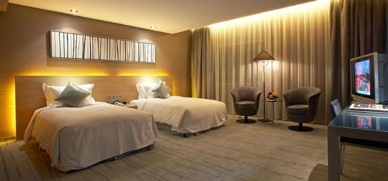 Logosun Hotel Ухан Екстериор снимка