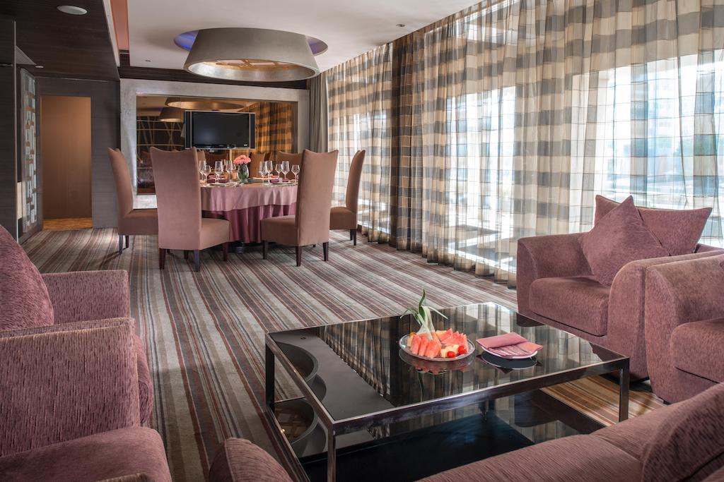 Logosun Hotel Ухан Екстериор снимка